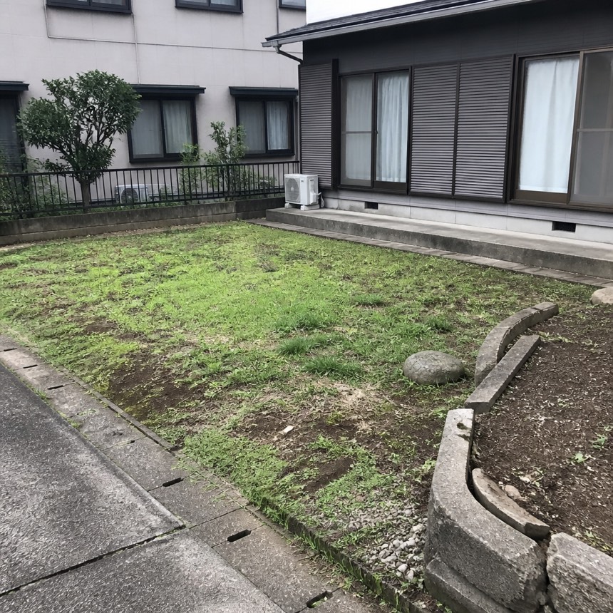 作り替えを検討している古い庭